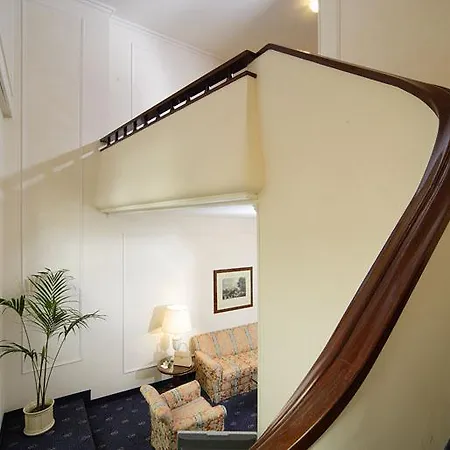 호텔 드 라 빌 4*