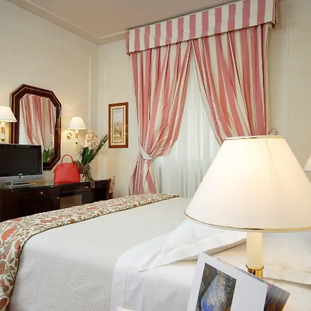 호텔 드 라 빌 4*