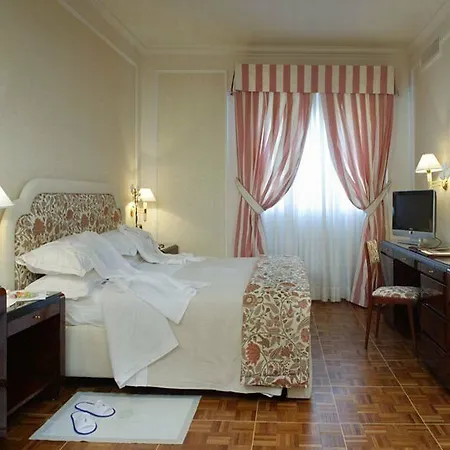 드 라 빌 호텔 4*