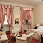 Hotel De La 4*