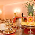 Hotel De La 4*
