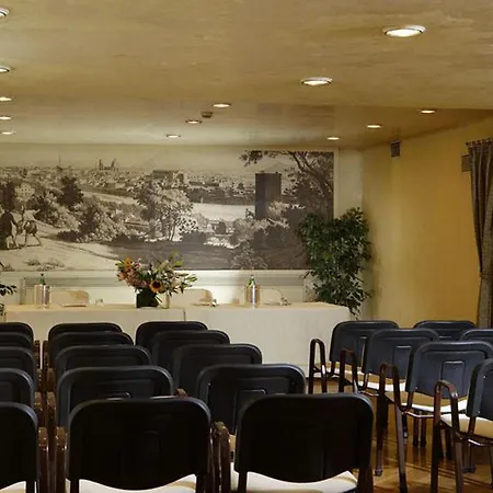 Hotel De La 4*