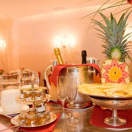Hotel De La 4*